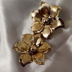 Vintage Sensational Mid Century Golden Flower Clip On Earrings in Mint Condition